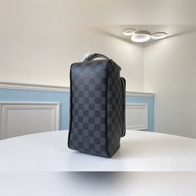 LV Модель N47625 Эта косметичка изготовлена из ткани Damier Graph