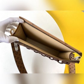 LV Модель M67692 Кофейный (реконструированная сумка) Косметичка и