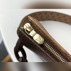 LV Модель M67692 Кофейный (реконструированная сумка) Косметичка и