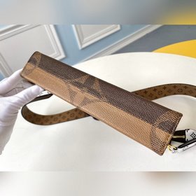 LV Модель M67692 Кофейный (реконструированная сумка) Косметичка и