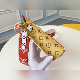 LV Модель M67692 Red Flower (реконструированная сумка) Косметичка