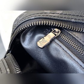 LV Модель N47623 Черный Monogram косметичка из парусины Просторно