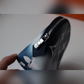 LV Модель M69139 Косметичка LV ESCALE Эта косметичка вошла в колл