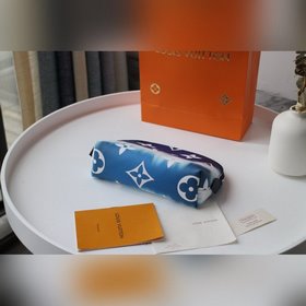 LV Модель M69139 Косметичка LV ESCALE Эта косметичка вошла в колл