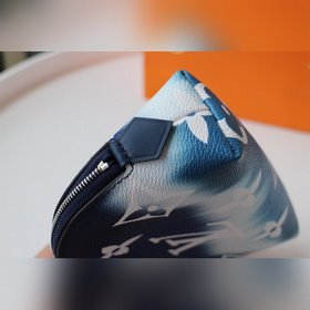 LV Модель M69139 Косметичка LV ESCALE Эта косметичка вошла в колл