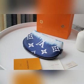 LV Модель M69139 Косметичка LV ESCALE Эта косметичка вошла в колл