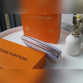 LV Модель M69139 Косметичка LV ESCALE Эта косметичка вошла в колл