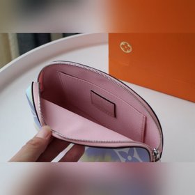 LV Модель M69139 Косметичка LV ESCALE Эта косметичка вошла в колл