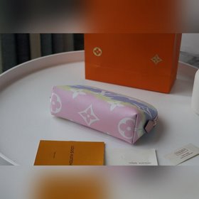LV Модель M69139 Косметичка LV ESCALE Эта косметичка вошла в колл