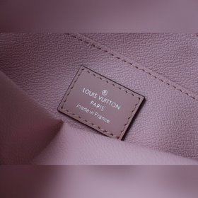 LV Модель M69139 Косметичка LV ESCALE Эта косметичка вошла в колл
