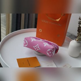 LV Модель M69139 Косметичка LV ESCALE Эта косметичка вошла в колл