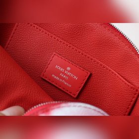 LV Модель M69139 Косметичка LV ESCALE Эта косметичка вошла в колл