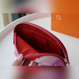 LV Модель M69139 Косметичка LV ESCALE Эта косметичка вошла в колл