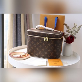 LV LU NICE BB косметичка Артикул： M42265 Эта элегантная космети