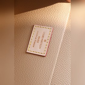 LV LU NICE BB косметичка Артикул： M42265 Эта элегантная космети