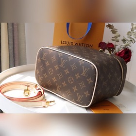 LV LU NICE BB косметичка Артикул： M42265 Эта элегантная космети