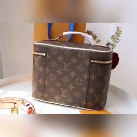 LV LU NICE BB косметичка Артикул： M42265 Эта элегантная космети