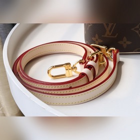 LV LU NICE BB косметичка Артикул： M42265 Эта элегантная космети