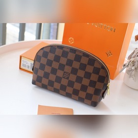 LV Модель： M47515 Косметичка Эта компактная косметичка изготовлен