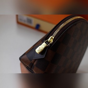 LV Модель： M47515 Косметичка Эта компактная косметичка изготовлен