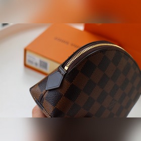 LV Модель： M47515 Косметичка Эта компактная косметичка изготовлен