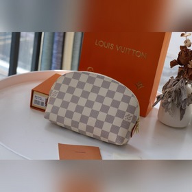 LV Модель： M47515 Косметичка Эта компактная косметичка изготовлен