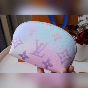 LV Модель： M81270 Косметичка Эта небольшая косметичка изготовлена