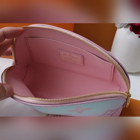 LV Модель： M81270 Косметичка Эта небольшая косметичка изготовлена