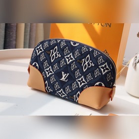 LV Модель M80307 Косметичка Эта косметичка изготовлена из ткани
