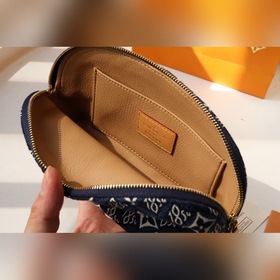 LV Модель M80307 Косметичка Эта косметичка изготовлена из ткани