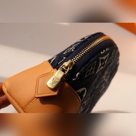 LV Модель M80307 Косметичка Эта косметичка изготовлена из ткани