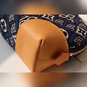 LV Модель M80307 Косметичка Эта косметичка изготовлена из ткани