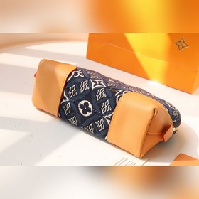 LV Модель M80307 Косметичка Эта косметичка изготовлена из ткани 