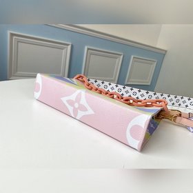 LV Модель M68138 Золотая застежка с радужным цепочкой TOILET POUC