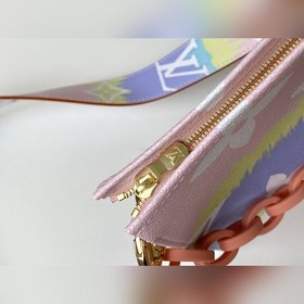 LV Модель M68138 Золотая застежка с радужным цепочкой TOILET POUC