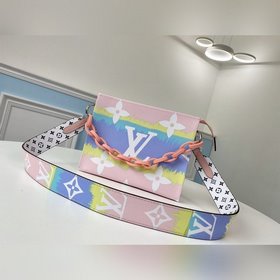 LV Модель M68138 Серебряная застежка с радужной цепочкой TOILET 