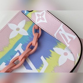 LV Модель M68138 Серебряная застежка с радужной цепочкой TOILET 