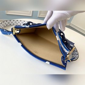 LV Модель M68136 Золотая застежка, синий, радужная цепочка, сумка
