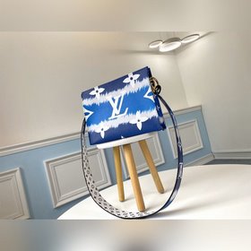 LV Модель M68136 Золотая застежка, синий, радужная цепочка, сумка