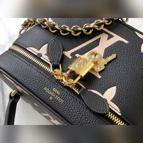 LV Артикул： M45780 Маленькая сумка Vanity Вдохновленная космети