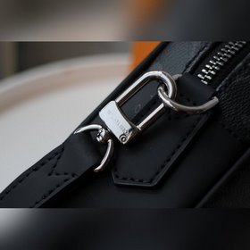 LV KASAI Сумка Модель N41663 Просторное отделение на молнии, мно