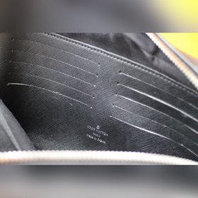 LV KASAI Ручная сумка Модель N41663 Просторное отделение на молн
