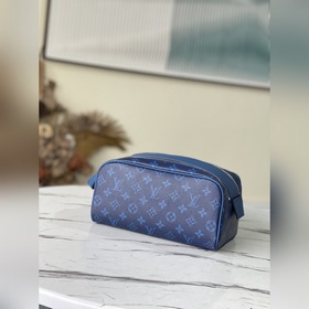 LV Артикул： M30849 Синий Косметичка из серии ручной клади Эта к