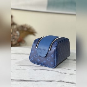 LV Артикул： M30849 Синий Косметичка из серии ручной клади Эта к