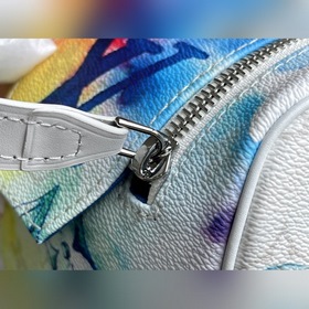 LV Артикул： M44494 Туалетная сумка Эта туалетная сумка имеет эл