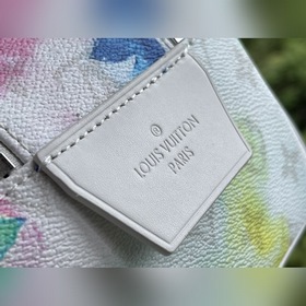 LV Артикул： M44494 Туалетная сумка Эта туалетная сумка имеет эл