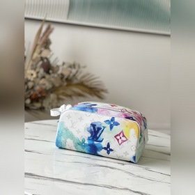 LV Артикул： M44494 Туалетная сумка Эта туалетная сумка имеет эл