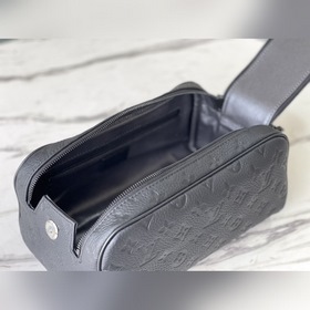LV Артикул： M59478 Тисненый косметический чехол Изготовлен из к