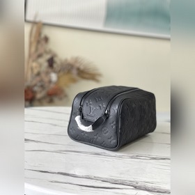 LV Артикул： M59478 Тисненый косметический чехол Изготовлен из к