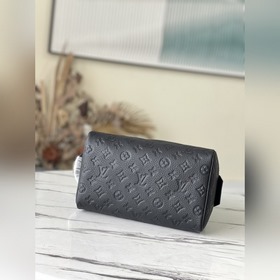 LV Артикул： M59478 Тисненый косметический чехол Изготовлен из к
